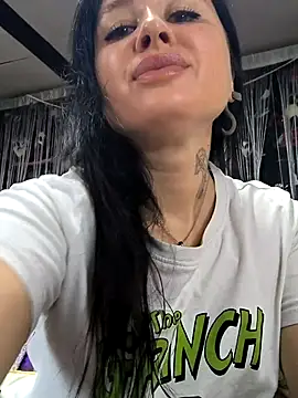 Snapshot of KikiXRed chatting on April 22, 2026, 5:14 am KikiXRed online show from April 22, 2026, 5:14 am