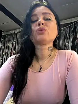 Snapshot of KikiXRed chatting on April 28, 2026, 4:39 am KikiXRed online show from April 28, 2026, 4:39 am