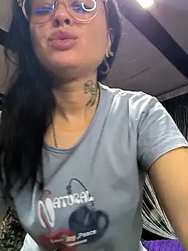 KikiXRed online show from November 20, 2025, 8:26 am