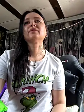 Snapshot of KikiXRed chatting on April 27, 2026, 9:29 am KikiXRed online show from April 27, 2026, 9:29 am