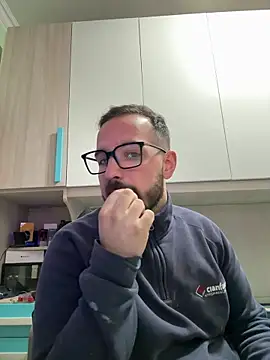 michele1500 online show from December 16, 2025, 4:33 pm