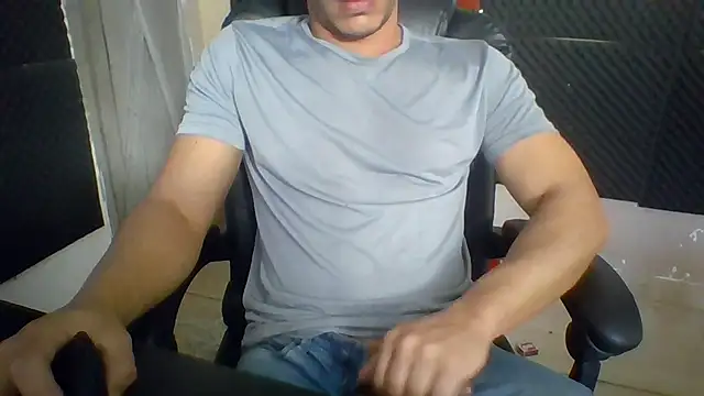Snapshot of MachoScorpionCaralho chatting on July 2, 2026, 12:44 pm MachoScorpionCaralho online show from July 2, 2026, 12:44 pm