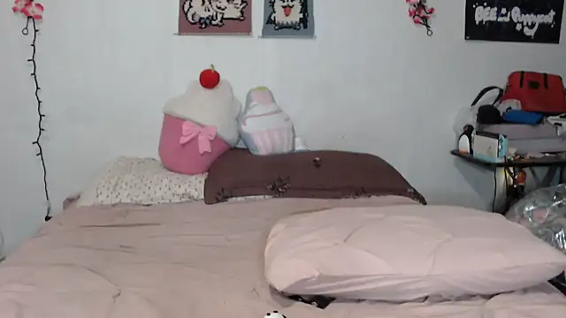 Snapshot of Cupcakecutie449 chatting on October 7, 2025, 5:52 am Cupcakecutie449 online show from October 7, 2025, 5:52 am