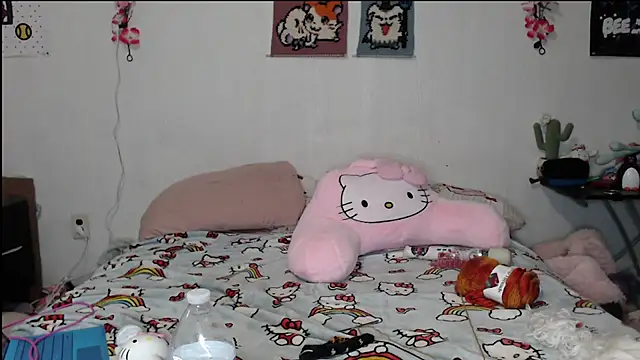 Cupcakecutie449 online show from April 19, 2026, 5:08 am