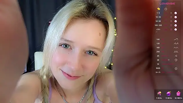 Snapshot of Arveni chatting on December 3, 2024, 7:39 pm Arveni online show from December 3, 2024, 7:39 pm