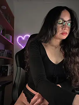 Snapshot of Naughty-Jessie chatting on May 18, 2026, 9:19 pm Naughty-Jessie online show from May 18, 2026, 9:19 pm