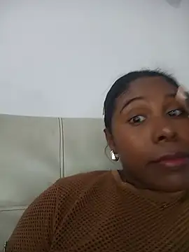 Snapshot of interracia1xx chatting on May 13, 2026, 5:25 am interracia1xx online show from May 13, 2026, 5:25 am