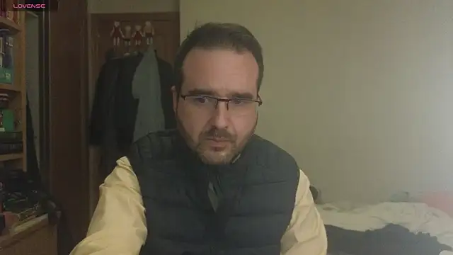 Snapshot of curiosillo83 chatting on March 6, 2025, 3:35 pm curiosillo83 online show from March 6, 2025, 3:35 pm