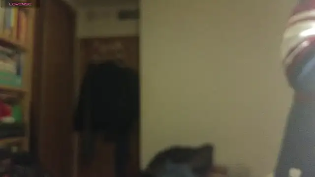 Snapshot of curiosillo83 chatting on March 14, 2025, 3:03 pm curiosillo83 online show from March 14, 2025, 3:03 pm