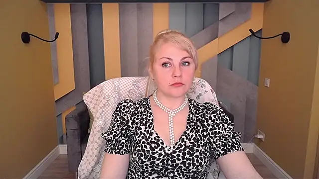 Snapshot of Candy_Long chatting on April 25, 2026, 5:43 am Candy Long online show from April 25, 2026, 5:43 am