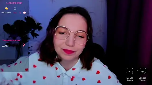 Snapshot of KindHazelHere_ chatting on April 19, 2026, 6:10 pm KindHazelHere online show from April 19, 2026, 6:10 pm