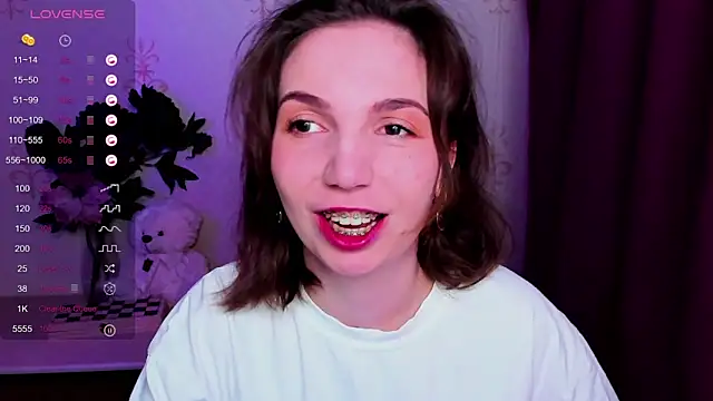 KindHazelHere  online show from April 7, 2026, 10:22 pm