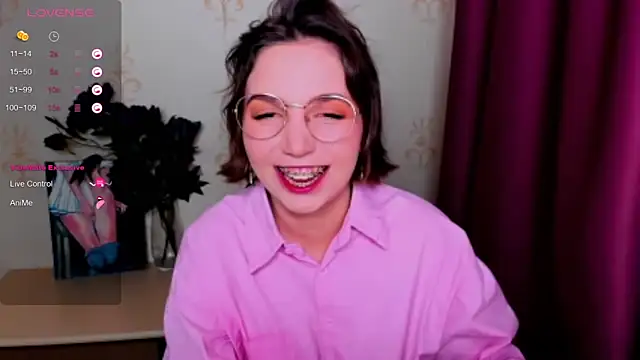 KindHazelHere  online show from September 29, 2025, 9:20 pm