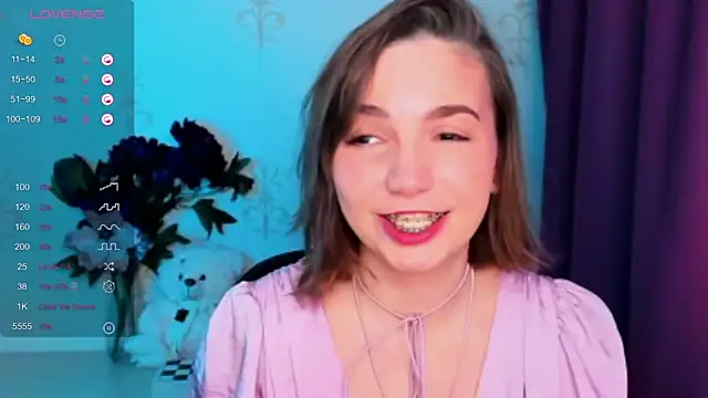 KindHazelHere  online show from January 18, 2026, 6:33 pm