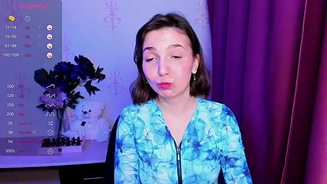 KindHazelHere  online show from February 5, 2026, 9:10 pm