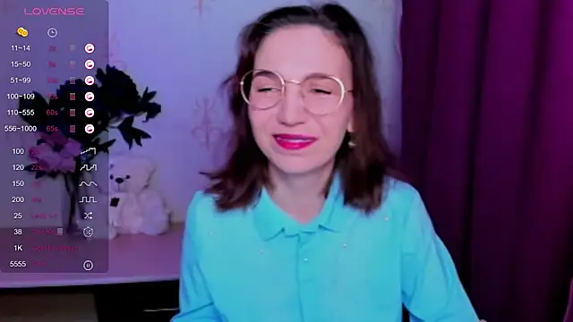Snapshot of KindHazelHere_ chatting on May 26, 2026, 10:30 pm KindHazelHere online show from May 26, 2026, 10:30 pm