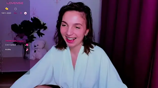 Snapshot of KindHazelHere_ chatting on May 7, 2026, 9:01 am KindHazelHere online show from May 7, 2026, 9:01 am
