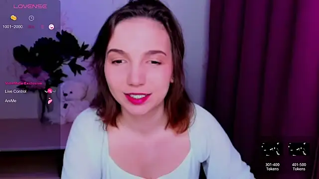 Snapshot of KindHazelHere_ chatting on May 7, 2026, 10:46 pm KindHazelHere online show from May 7, 2026, 10:46 pm