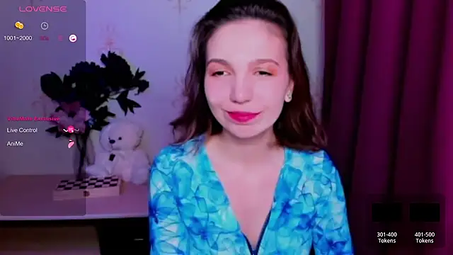 Snapshot of KindHazelHere_ chatting on April 28, 2026, 8:35 pm KindHazelHere online show from April 28, 2026, 8:35 pm