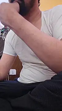 Snapshot of indiandoc7inch chatting on April 13, 2026, 10:52 am indiandoc7inch online show from April 13, 2026, 10:52 am