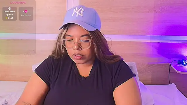  nickypurple  online show from March 16, 2026, 6:32 pm