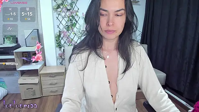 Snapshot of Lunlunera chatting on February 25, 2025, 6:14 am Lunlunera online show from February 25, 2025, 6:14 am
