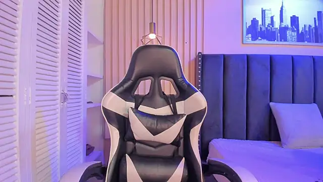 Snapshot of ashlye_miller_ chatting on April 7, 2026, 4:03 am ashlye miller online show from April 7, 2026, 4:03 am