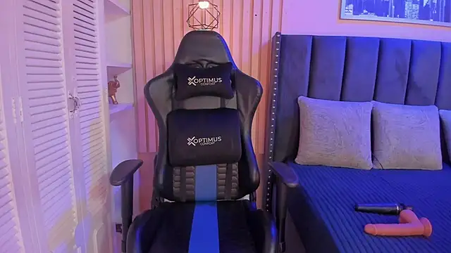 ashlye miller  online show from September 10, 2025, 4:11 am