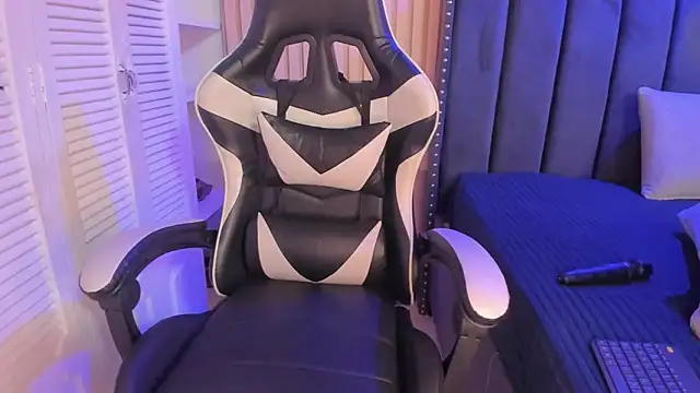 Snapshot of ashlye_miller_ chatting on March 31, 2026, 4:36 am ashlye miller online show from March 31, 2026, 4:36 am