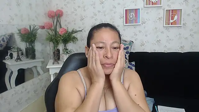 Snapshot of mature_martina chatting on March 18, 2025, 11:55 am mature martina online show from March 18, 2025, 11:55 am