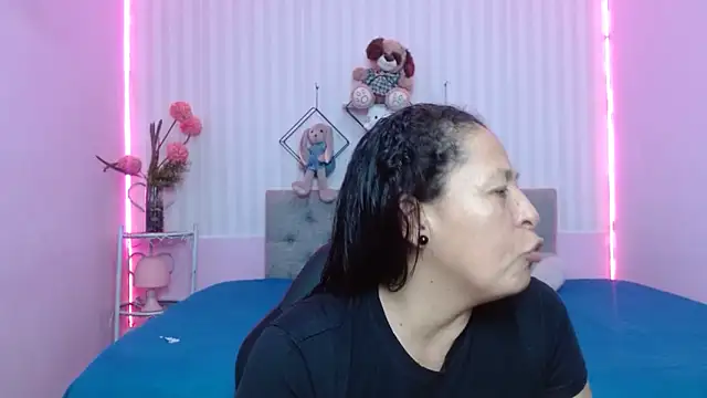 Snapshot of mature_martina chatting on May 28, 2026, 12:33 pm mature martina online show from May 28, 2026, 12:33 pm