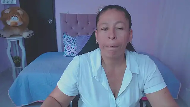 mature martina online show from February 25, 2026, 7:03 pm