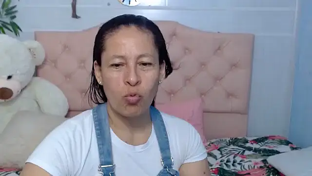 Snapshot of mature_martina chatting on September 9, 2025, 10:41 pm mature martina online show from September 9, 2025, 10:41 pm