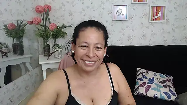 Snapshot of mature_martina chatting on March 13, 2025, 10:21 pm mature martina online show from March 13, 2025, 10:21 pm