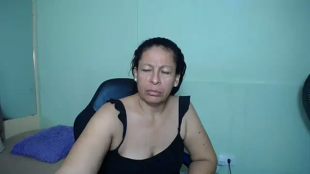 Snapshot of mature_martina chatting on February 26, 2025, 10:05 am mature martina online show from February 26, 2025, 10:05 am