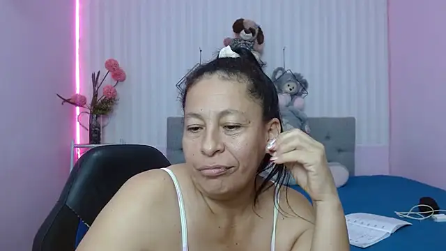 Snapshot of mature_martina chatting on May 24, 2026, 10:48 am mature martina online show from May 24, 2026, 10:48 am