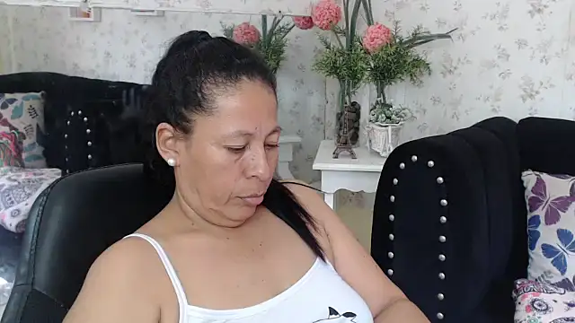 Snapshot of mature_martina chatting on March 17, 2025, 9:24 pm mature martina online show from March 17, 2025, 9:24 pm