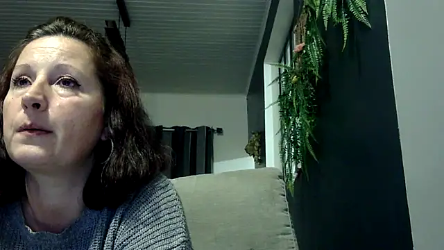 feline27 online show from December 5, 2025, 4:49 pm