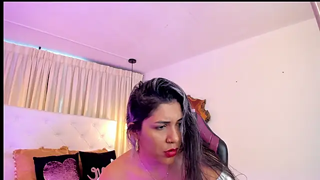 BonnieBad01 online show from October 18, 2025, 5:04 pm