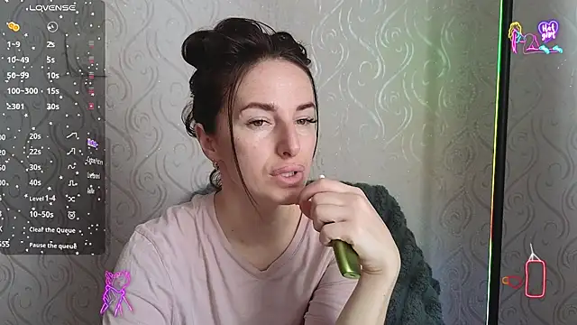 xx adrihanna xx online show from May 11, 2026, 5:42 am