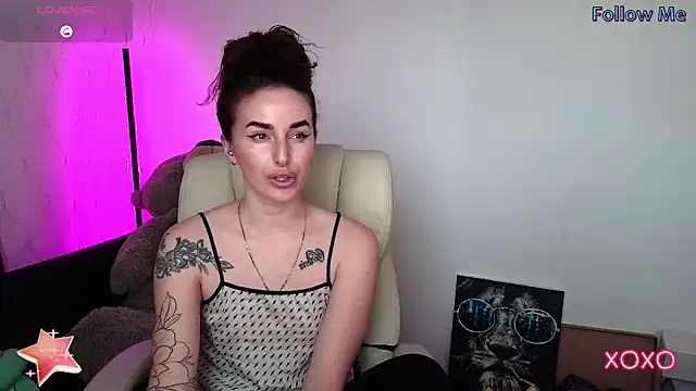Snapshot of xx_adrihanna_xx chatting on February 5, 2025, 1:00 pm xx adrihanna xx online show from February 5, 2025, 1:00 pm