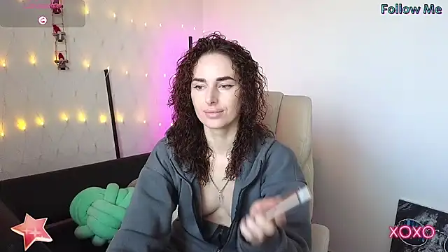 Snapshot of xx_adrihanna_xx chatting on February 7, 2025, 6:45 am xx adrihanna xx online show from February 7, 2025, 6:45 am
