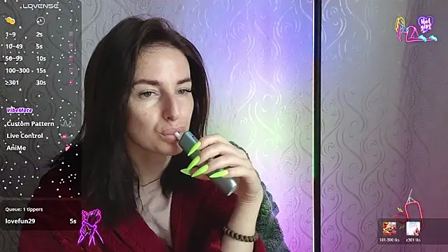 xx adrihanna xx online show from May 12, 2026, 5:59 am
