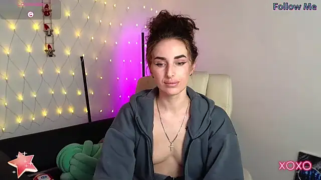 Snapshot of xx_adrihanna_xx chatting on February 7, 2025, 5:40 pm xx adrihanna xx online show from February 7, 2025, 5:40 pm