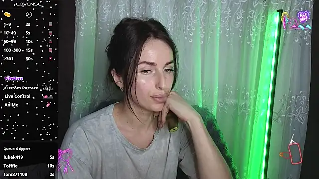 xx adrihanna xx online show from May 9, 2026, 6:33 pm