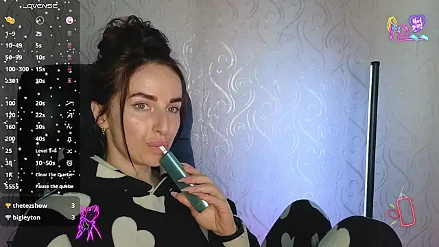 xx adrihanna xx online show from May 19, 2026, 4:36 pm