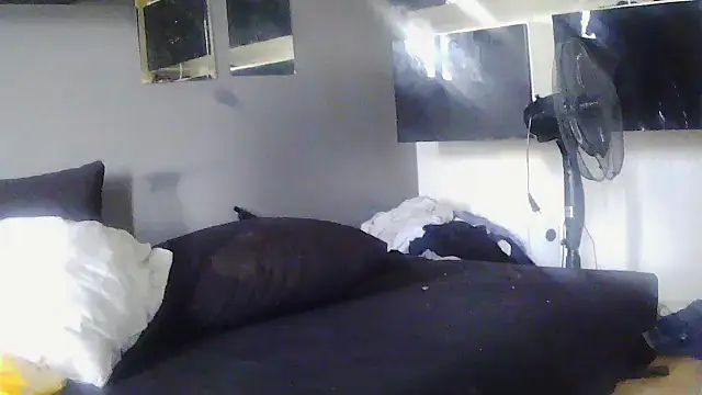 Bebemickey75 online show from November 4, 2025, 3:27 pm