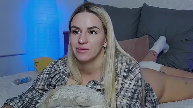 Snapshot of SofiJames chatting on February 2, 2025, 9:29 am SofiJames online show from February 2, 2025, 9:29 am