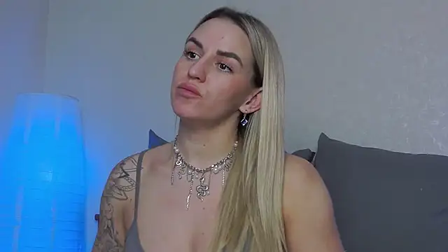 Snapshot of SofiJames chatting on March 8, 2025, 9:28 am SofiJames online show from March 8, 2025, 9:28 am