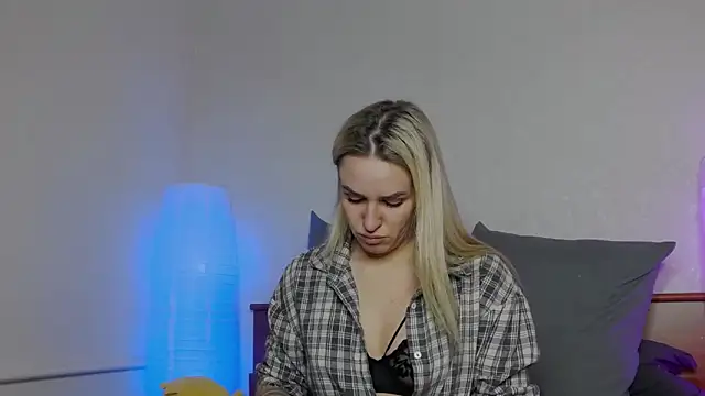 Snapshot of SofiJames chatting on February 2, 2025, 6:25 am SofiJames online show from February 2, 2025, 6:25 am